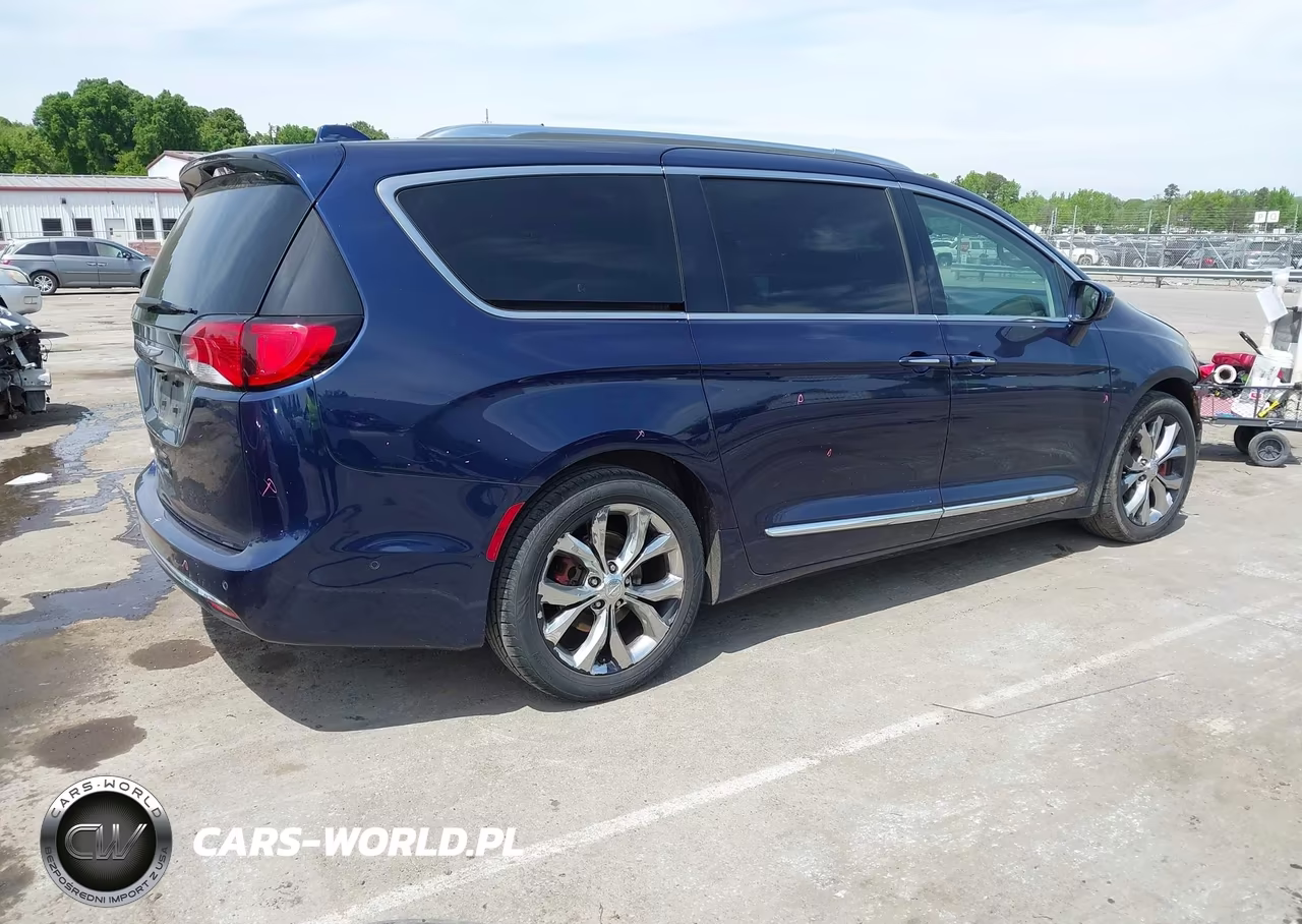 2018 Chrysler Pacifica Touring L VIN:2C4RC1BG3JR152408 - 4