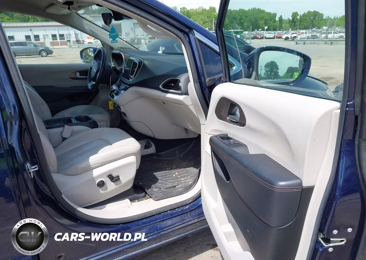 2018 Chrysler Pacifica Touring L VIN:2C4RC1BG3JR152408 - 5