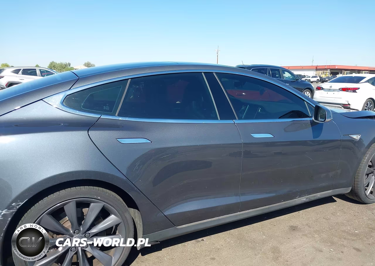 2015 Tesla Model S 60-70-85 VIN:5YJSA1E18FF118613 - 12
