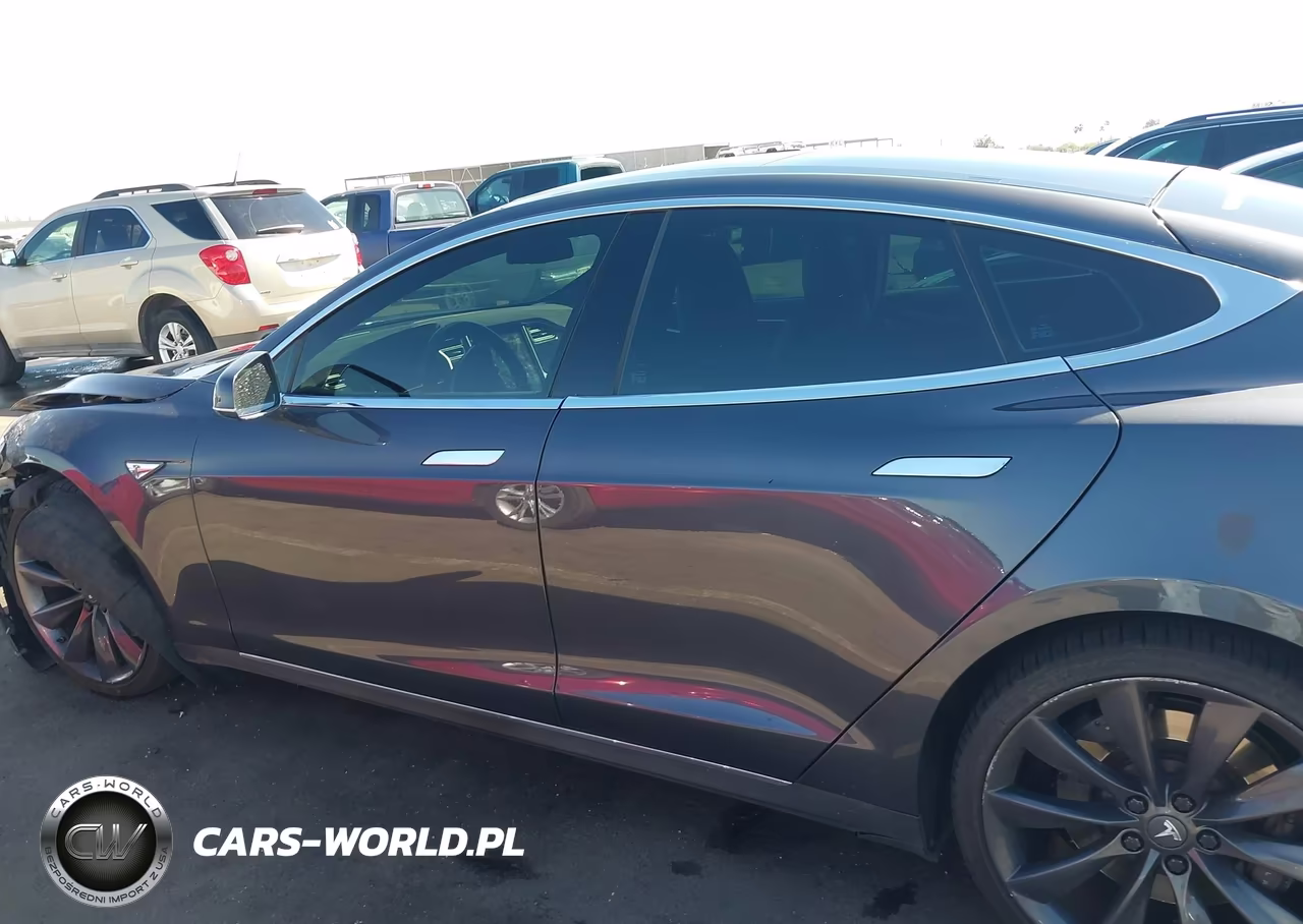 2015 Tesla Model S 60-70-85 VIN:5YJSA1E18FF118613 - 13