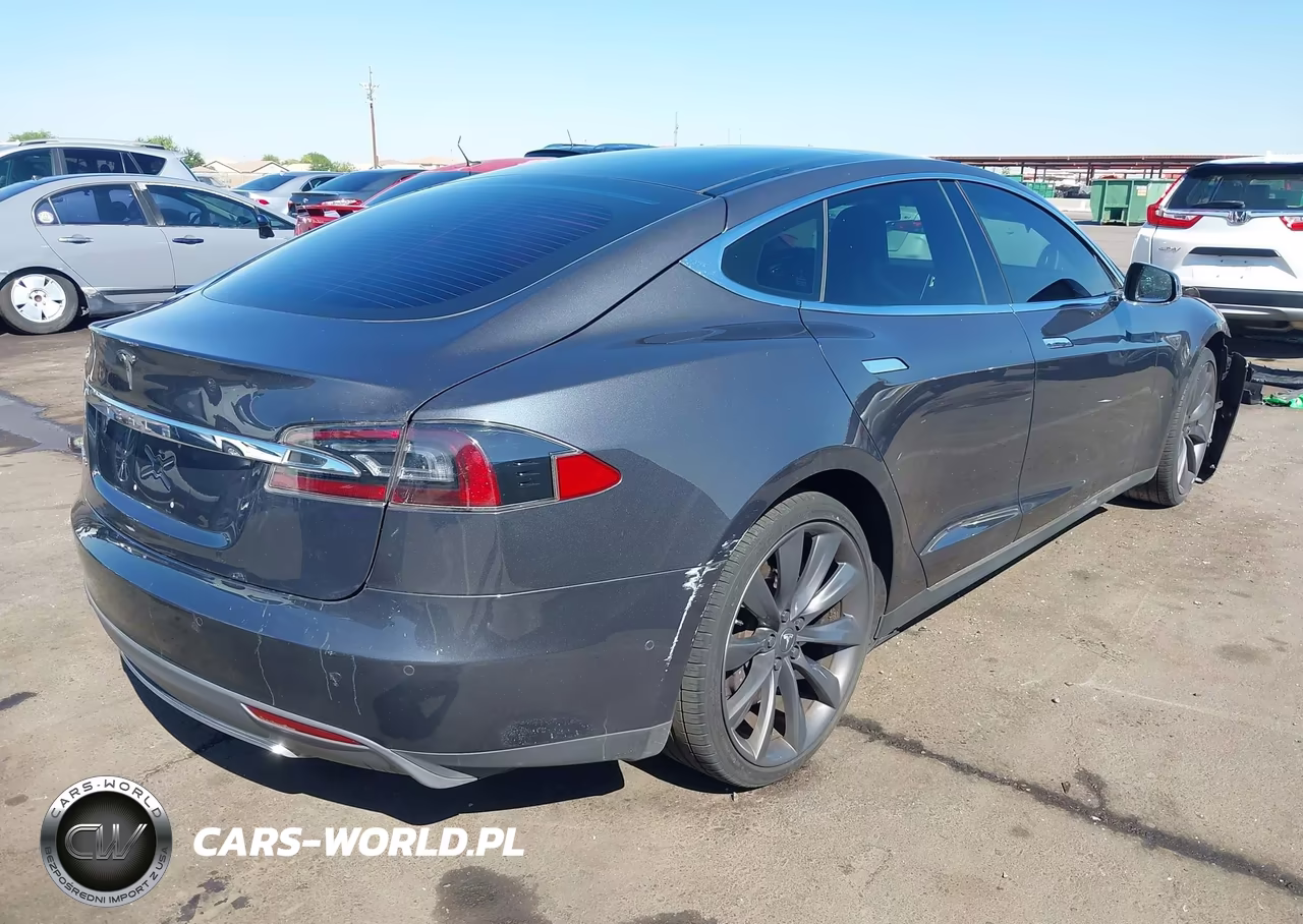 2015 Tesla Model S 60-70-85 VIN:5YJSA1E18FF118613 - 4