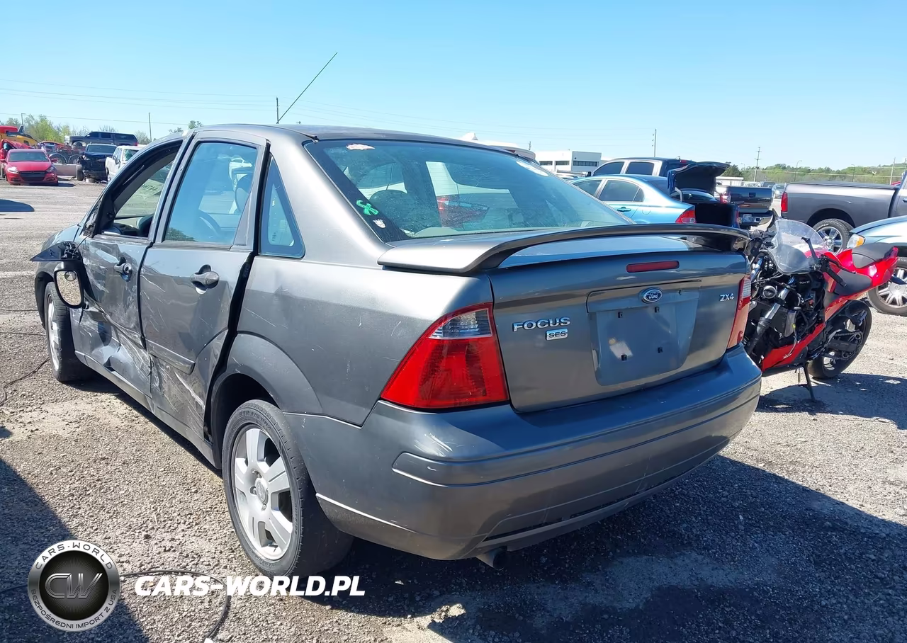 2005 Ford Focus Zx4 VIN:1FAHP34N95W305027 - 3