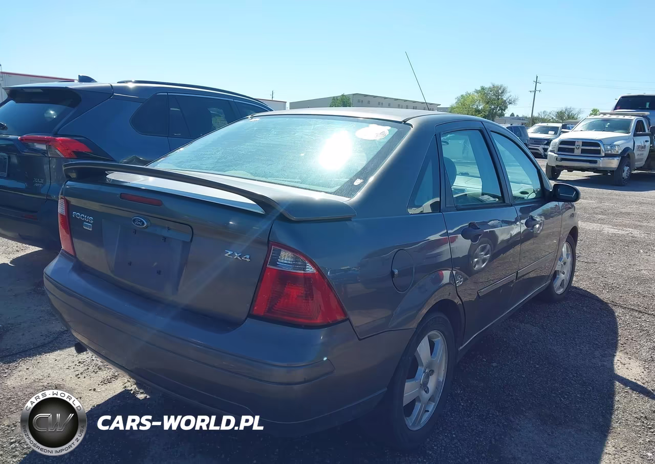 2005 Ford Focus Zx4 VIN:1FAHP34N95W305027 - 4