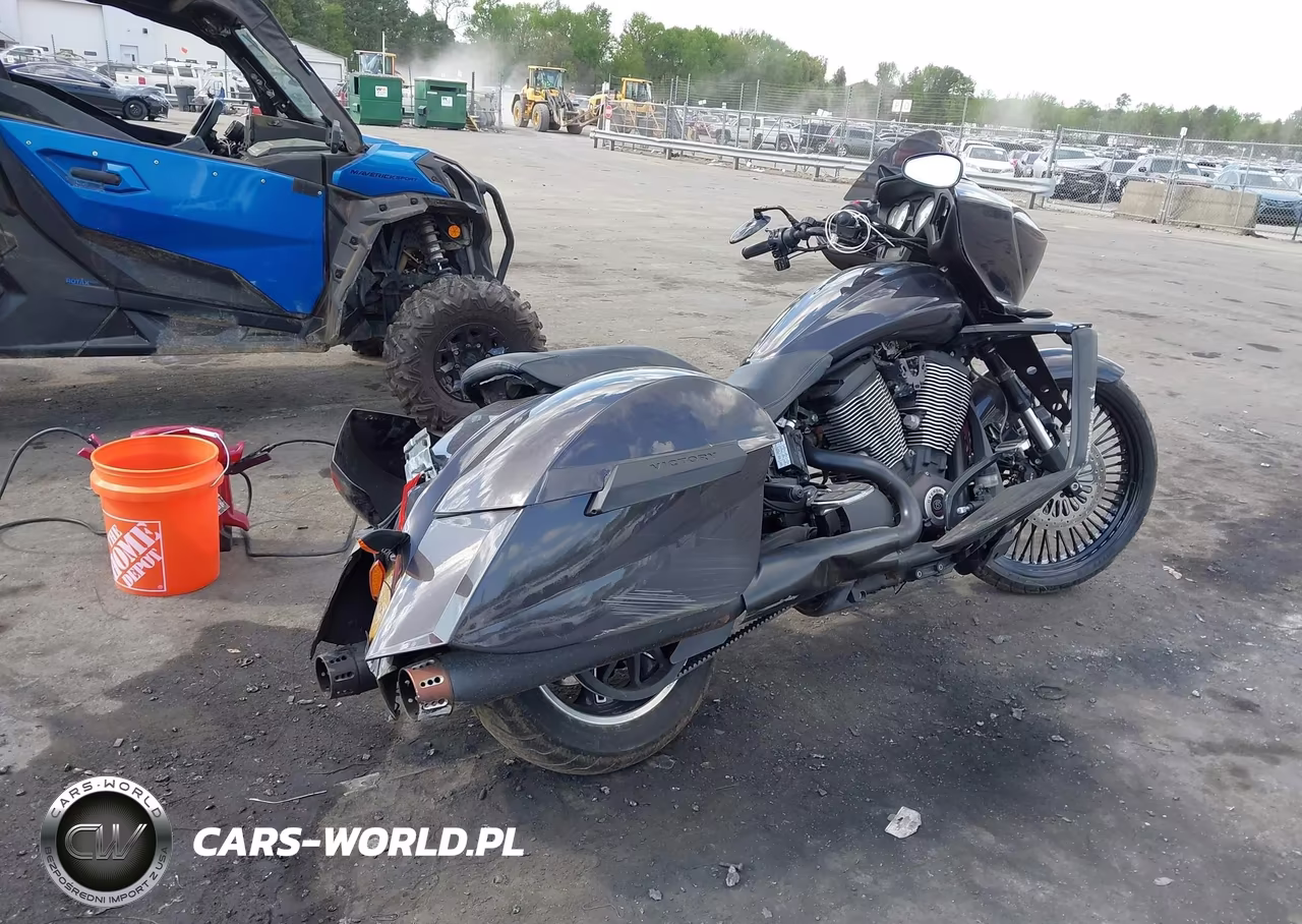 2016 Victory Motorcycles Cross Country VIN:5VPDB36N1G3049377 - 4