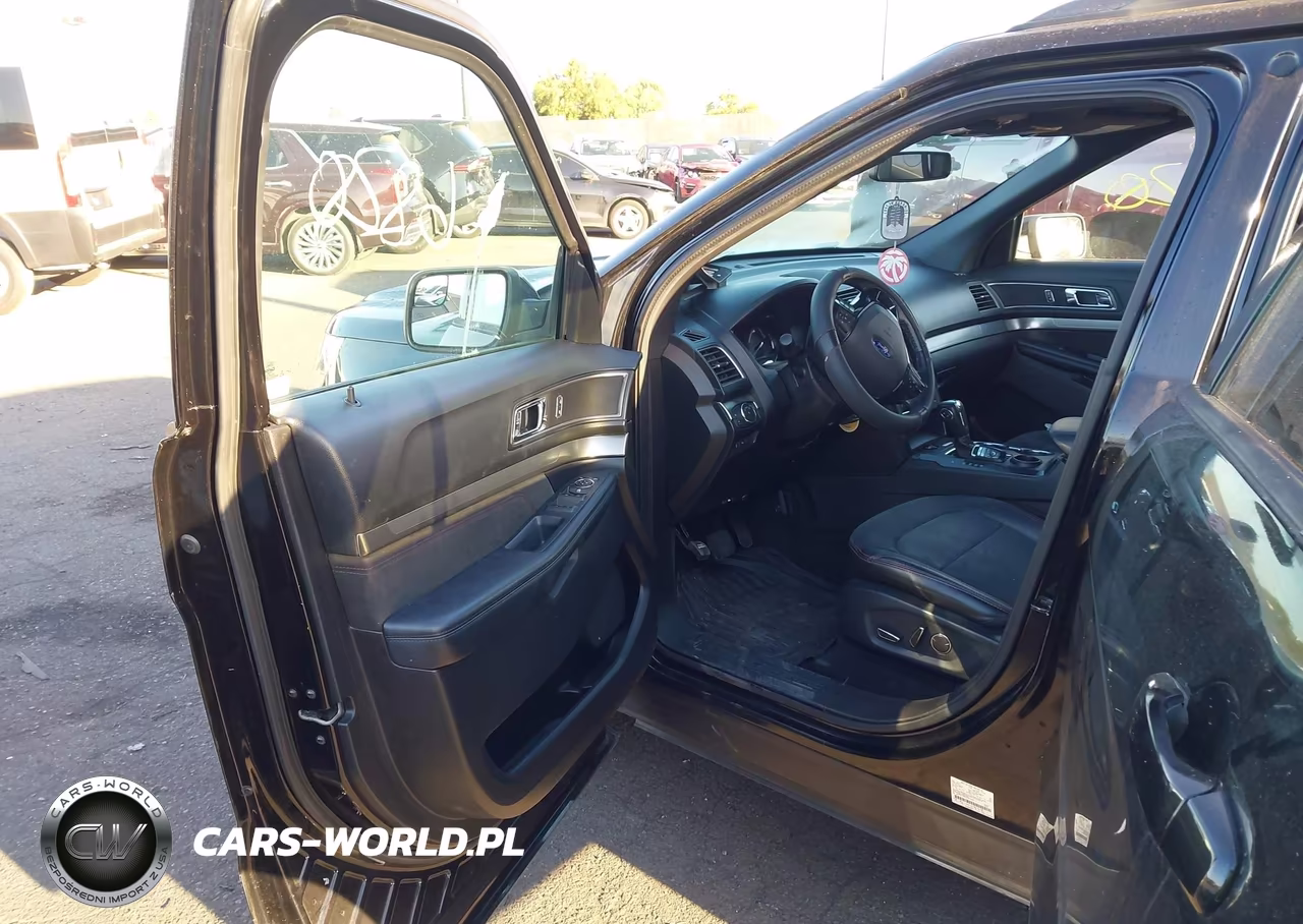 2018 Ford Explorer Xlt VIN:1FM5K7D82JGB18287 - 5