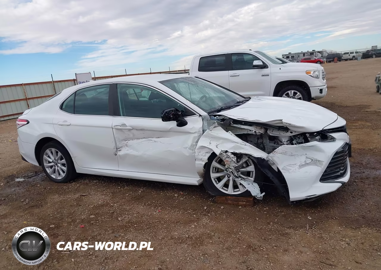2019 Toyota Camry Le VIN:4T1B11HK8KU852945 - 14