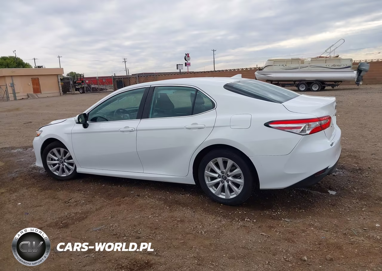 2019 Toyota Camry Le VIN:4T1B11HK8KU852945 - 15