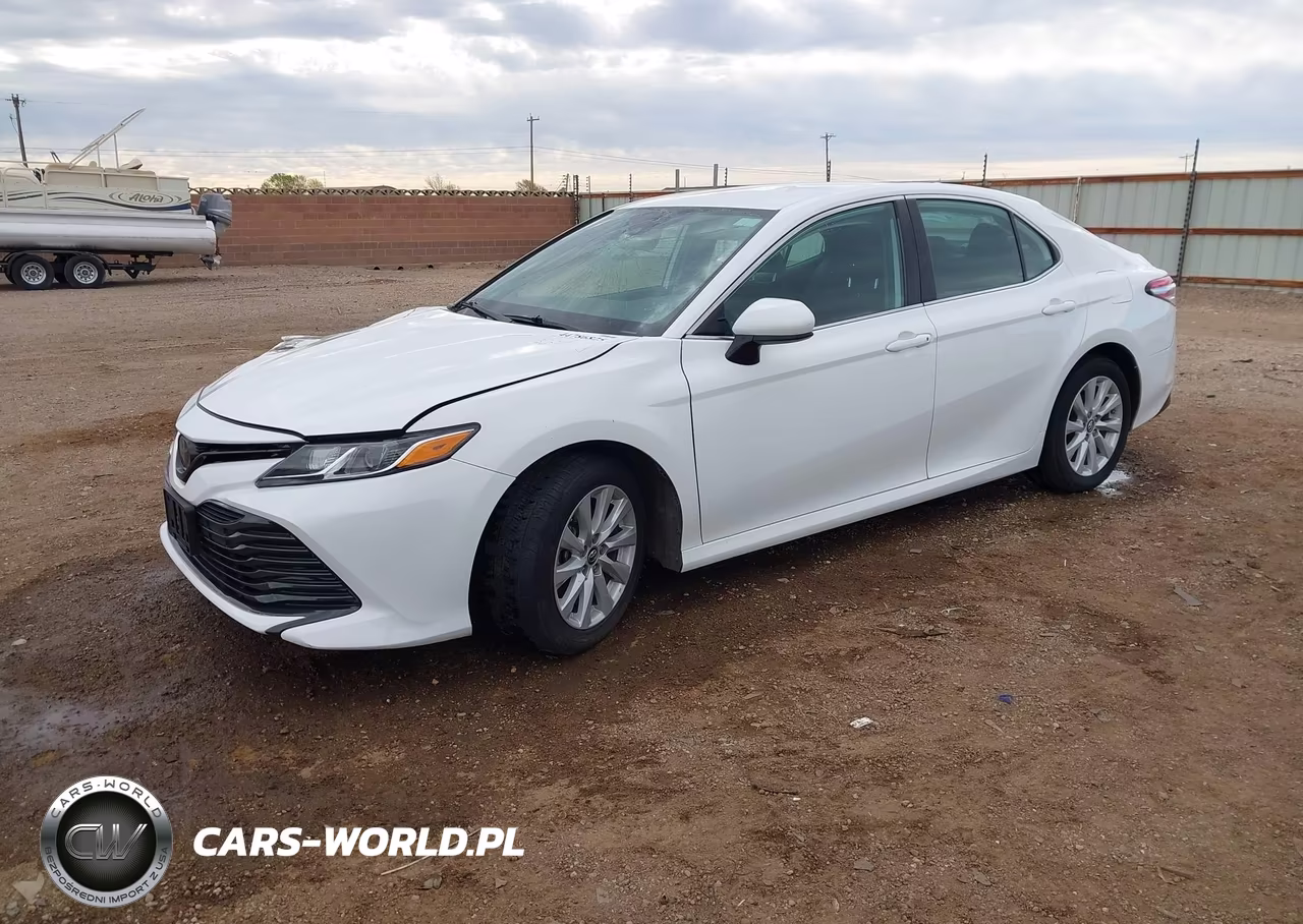2019 Toyota Camry Le VIN:4T1B11HK8KU852945 - 2