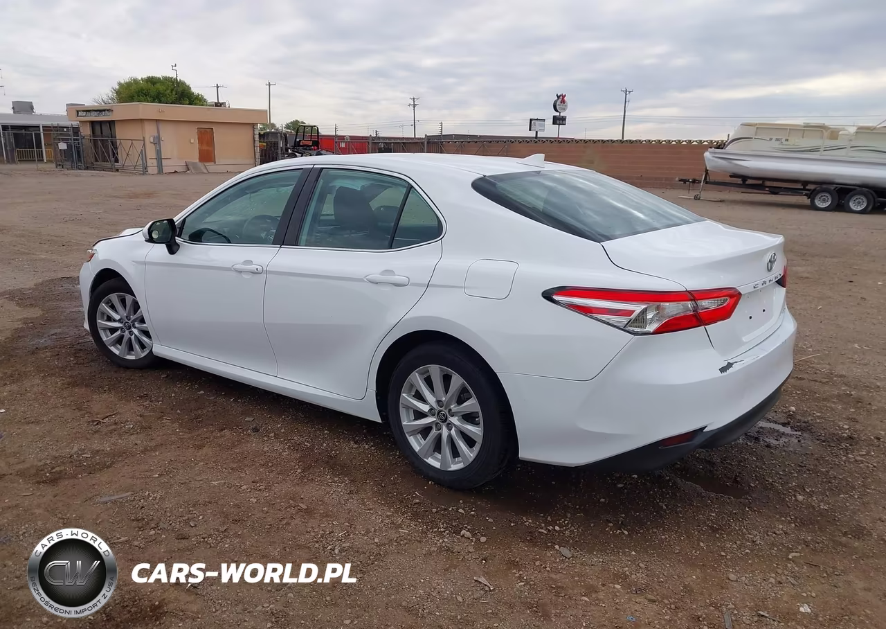2019 Toyota Camry Le VIN:4T1B11HK8KU852945 - 3