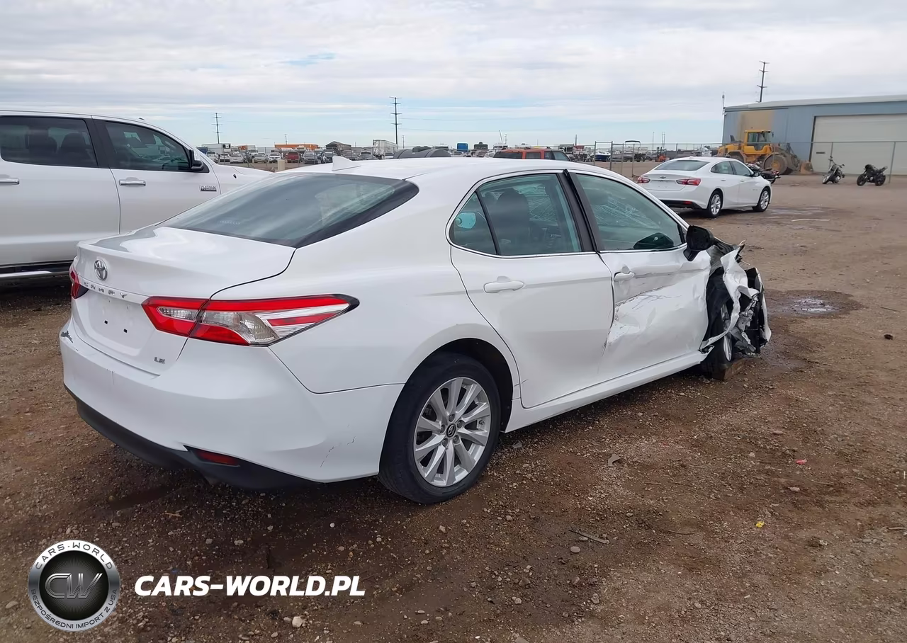 2019 Toyota Camry Le VIN:4T1B11HK8KU852945 - 4