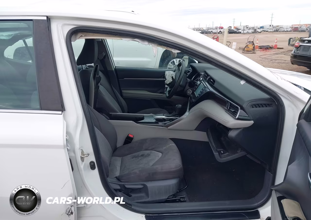 2019 Toyota Camry Le VIN:4T1B11HK8KU852945 - 5
