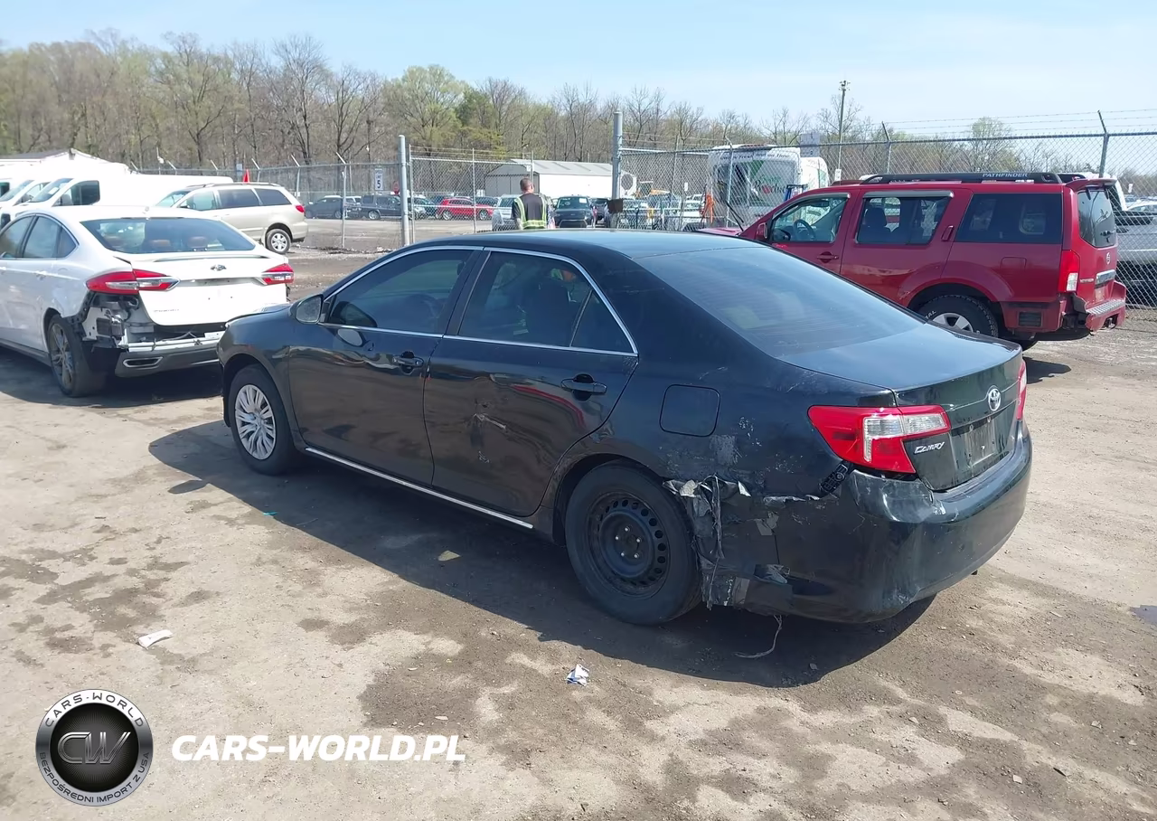 2014 Toyota Camry Le VIN:4T1BF1FK3EU470833 - 3