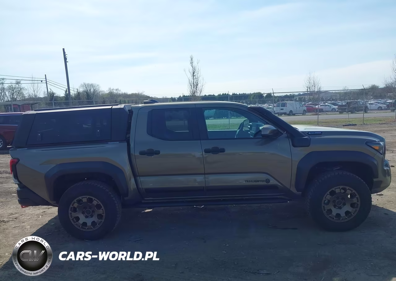2025 Toyota Tacoma Hybrid Trailhunter VIN:3TYLC5LN9ST033916 - 13