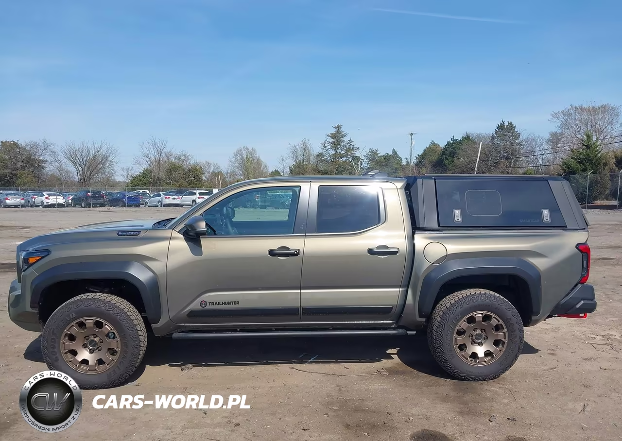 2025 Toyota Tacoma Hybrid Trailhunter VIN:3TYLC5LN9ST033916 - 14