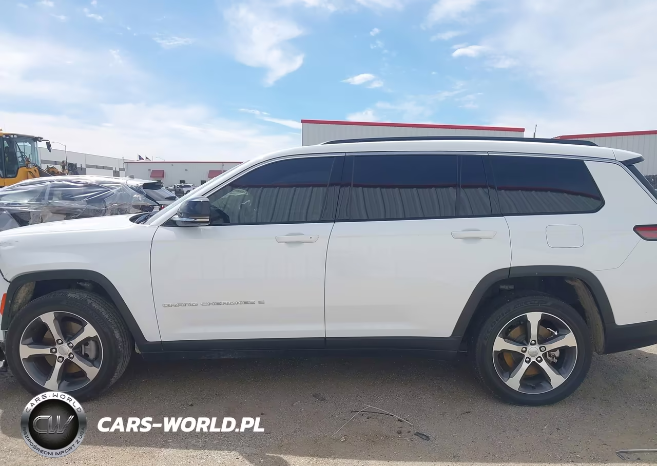 2025 Jeep Grand Cherokee L Limited 4X2 VIN:1C4RJJBGXS8676237 - 13