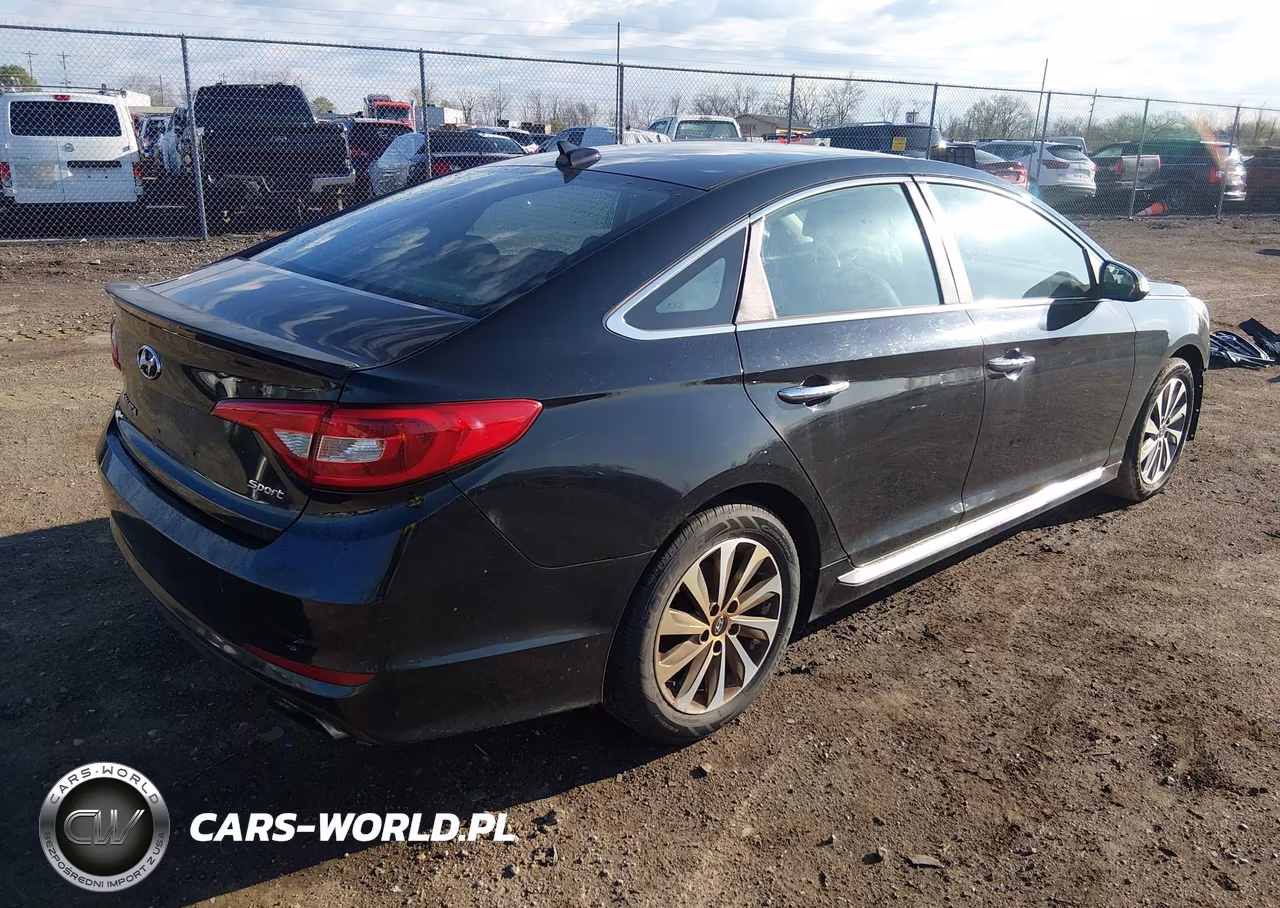 2015 Hyundai Sonata Sport VIN:5NPE34AF1FH051297 - 4