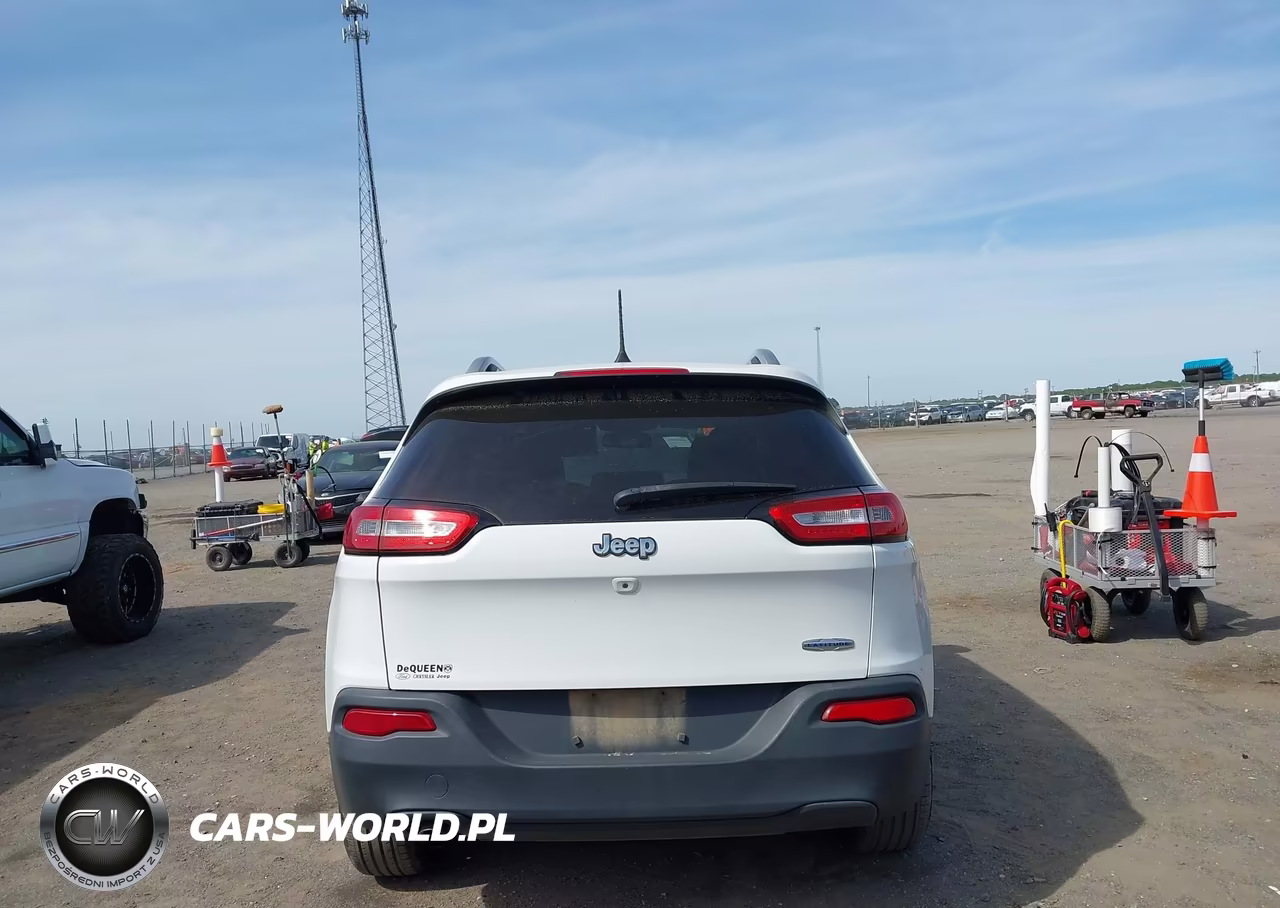 2018 Jeep Cherokee Latitude Plus Fwd VIN:1C4PJLLB8JD540099 - 16