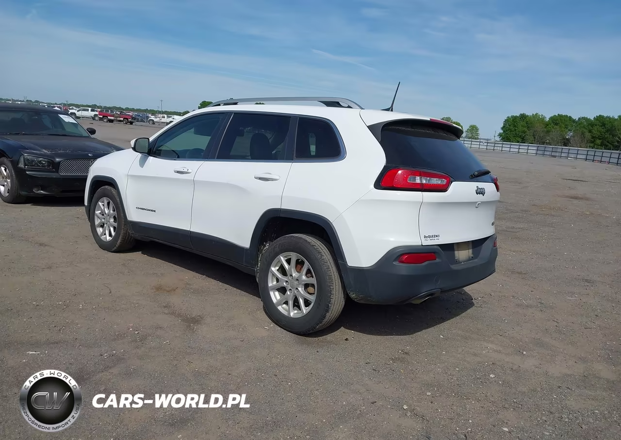 2018 Jeep Cherokee Latitude Plus Fwd VIN:1C4PJLLB8JD540099 - 3