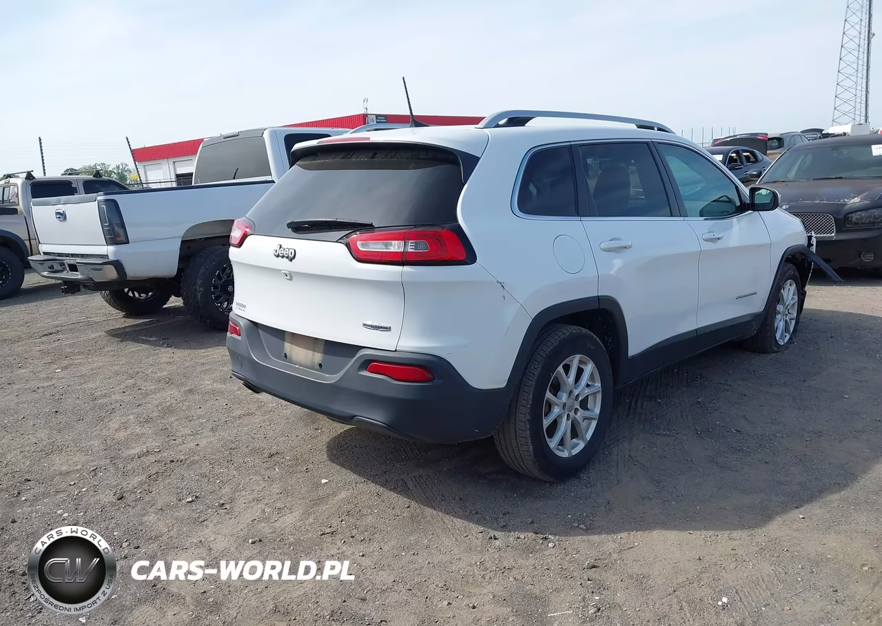 2018 Jeep Cherokee Latitude Plus Fwd VIN:1C4PJLLB8JD540099 - 4
