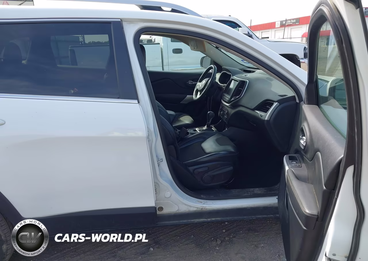 2018 Jeep Cherokee Latitude Plus Fwd VIN:1C4PJLLB8JD540099 - 5