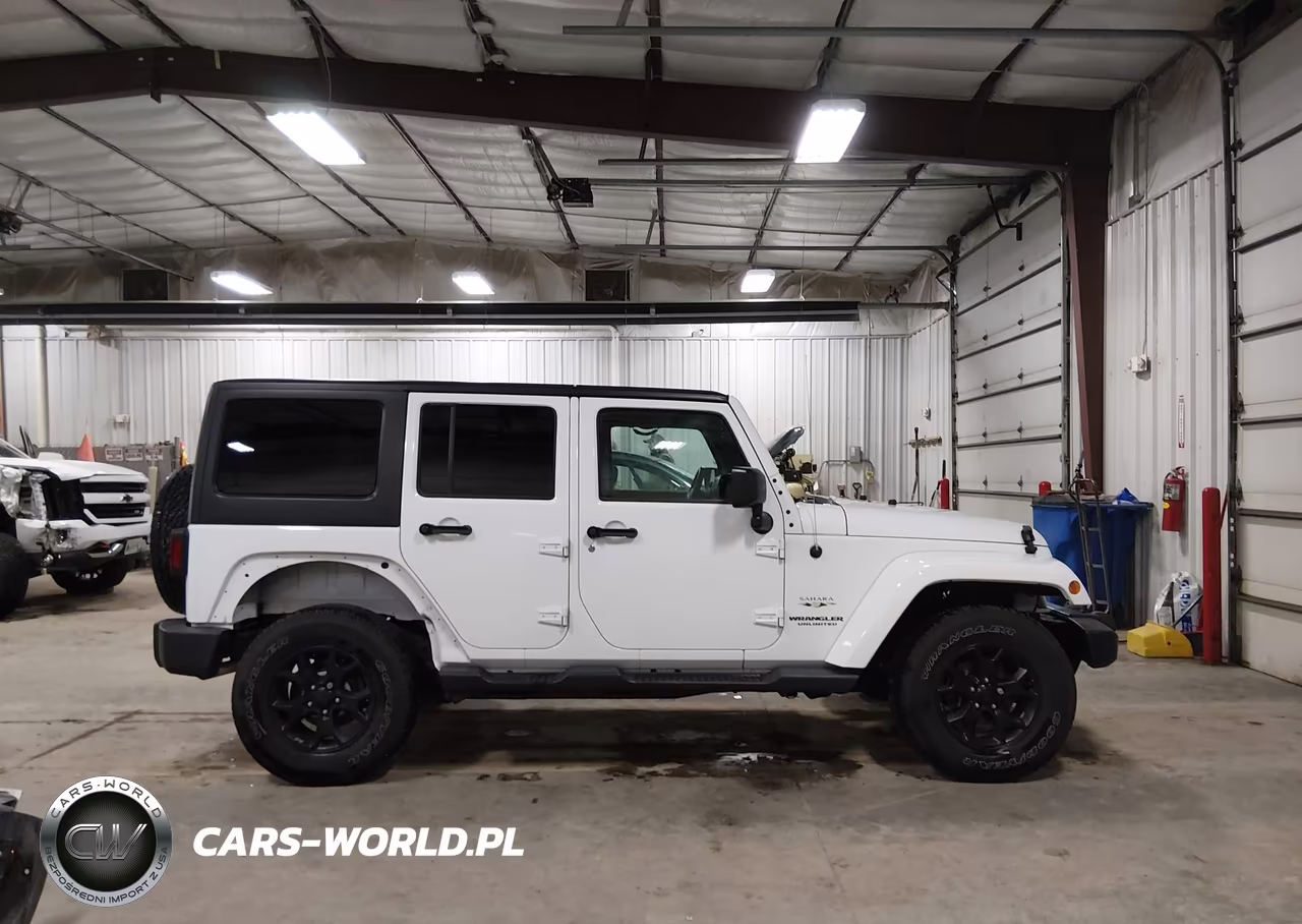 2017 Jeep Wrangler Unlimited Sahara 4X4 VIN:1C4BJWEG0HL739975 - 14