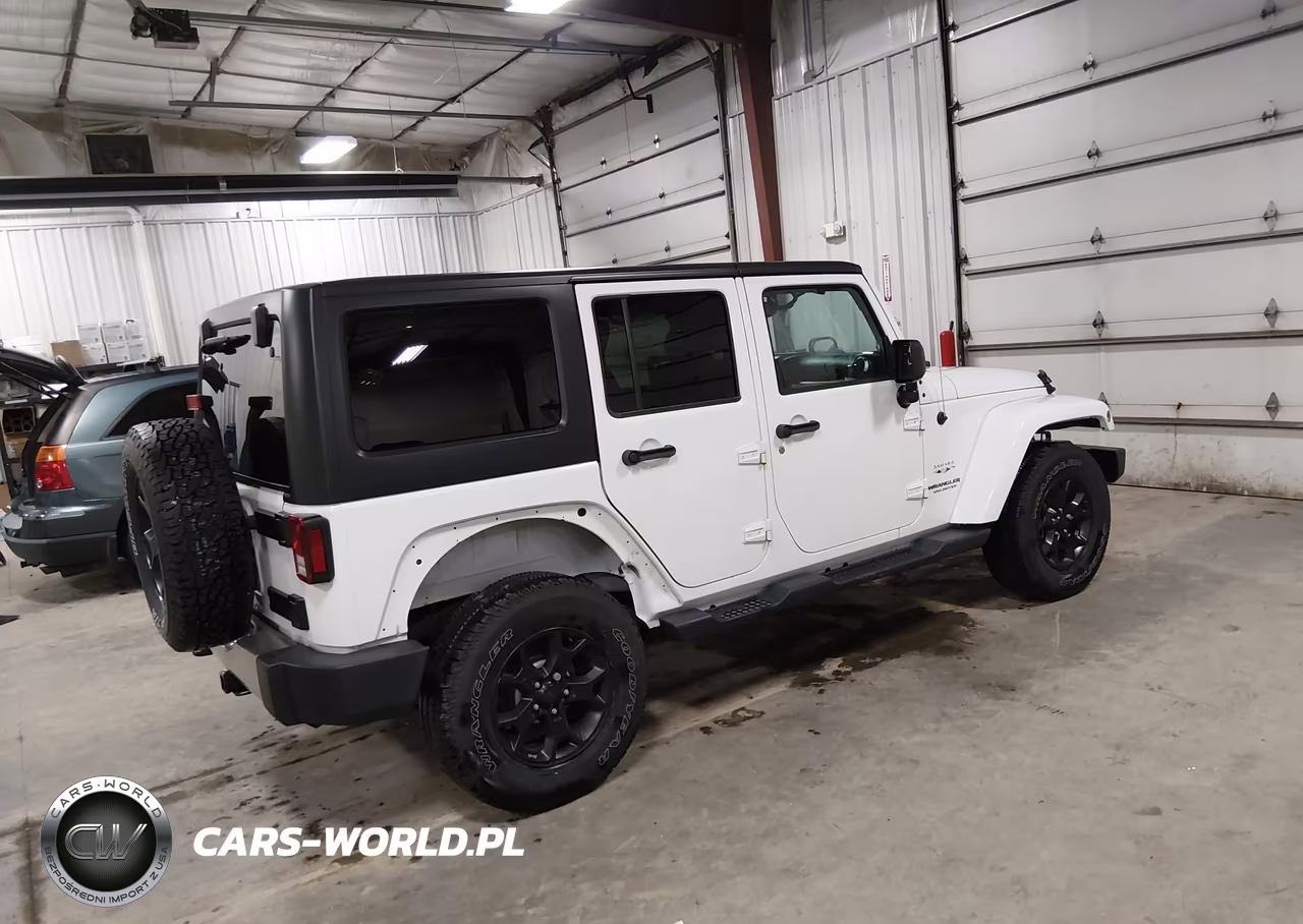 2017 Jeep Wrangler Unlimited Sahara 4X4 VIN:1C4BJWEG0HL739975 - 4