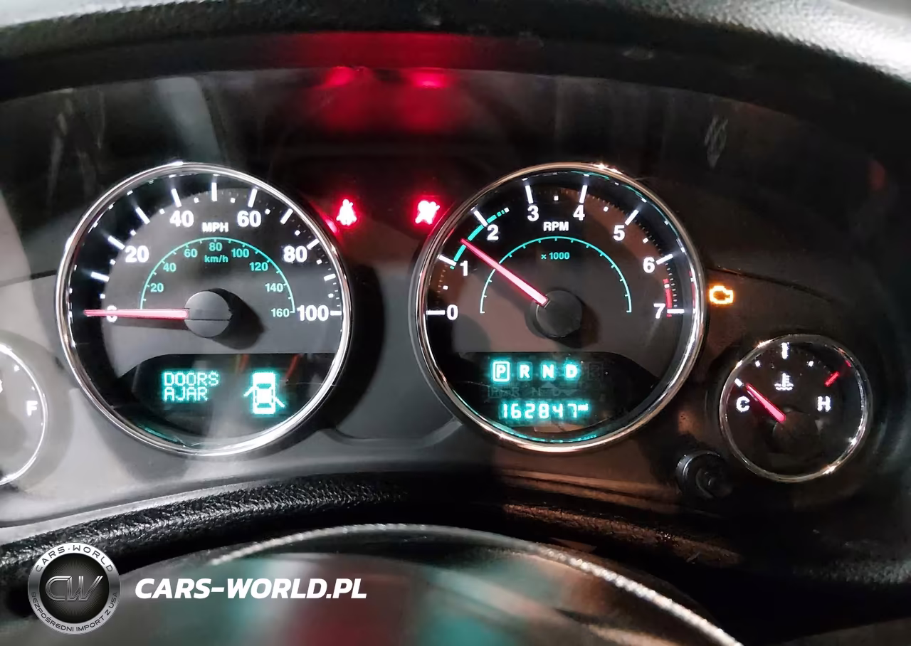 2017 Jeep Wrangler Unlimited Sahara 4X4 VIN:1C4BJWEG0HL739975 - 7