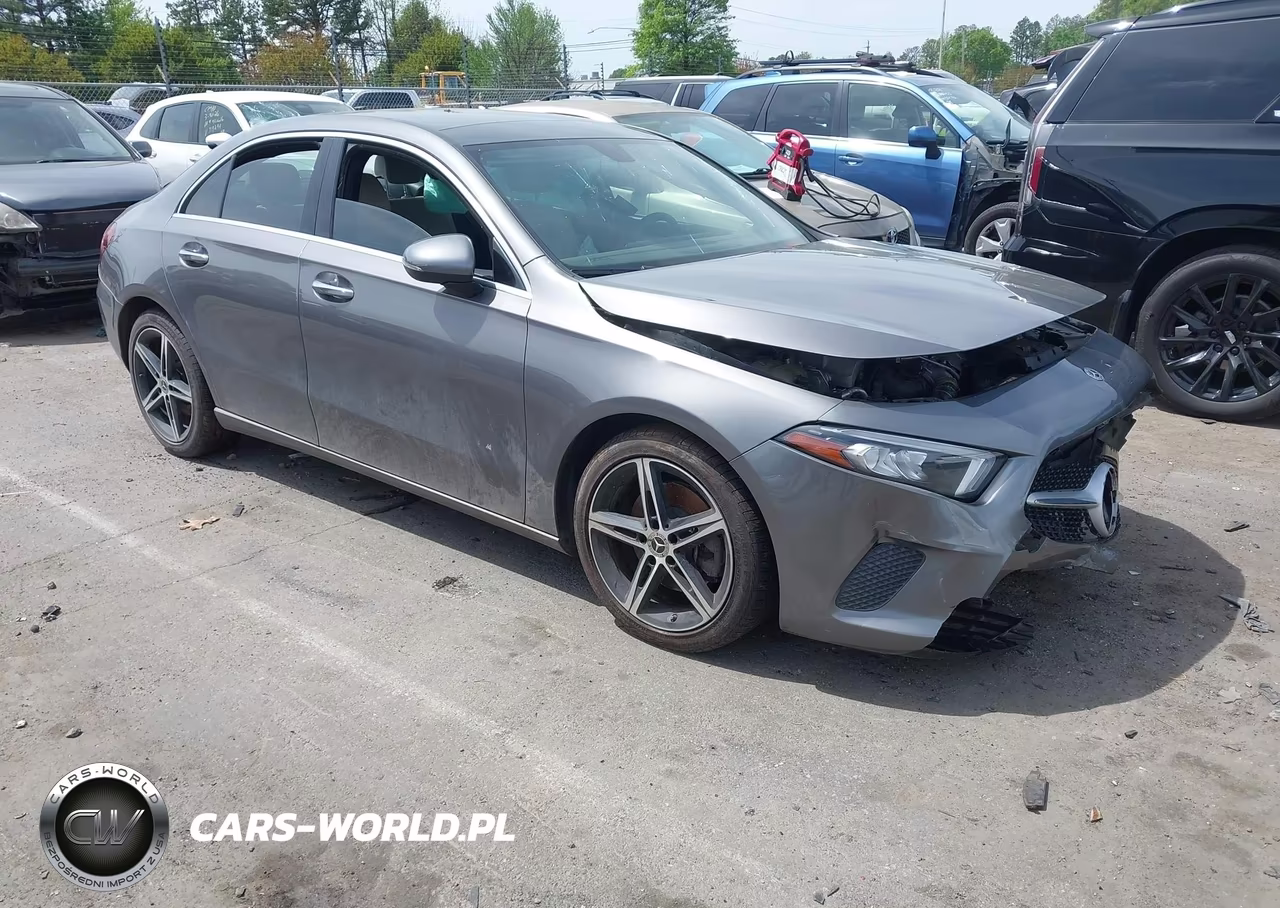 2021 Mercedes-Benz A 220 – zdjęcie 1 z 17