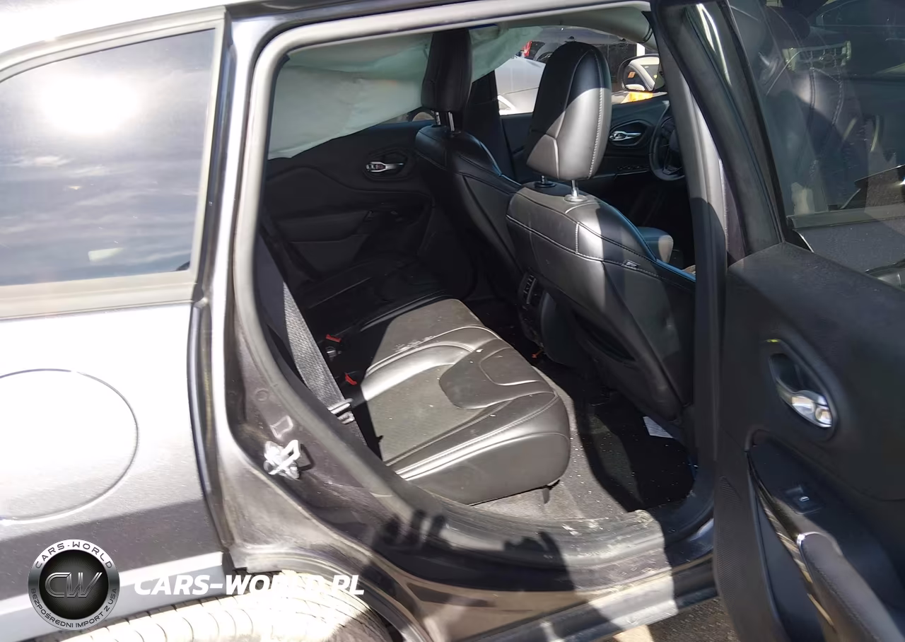 2019 Jeep Cherokee Altitude 4X4 VIN:1C4PJMLX0KD322547 - 8