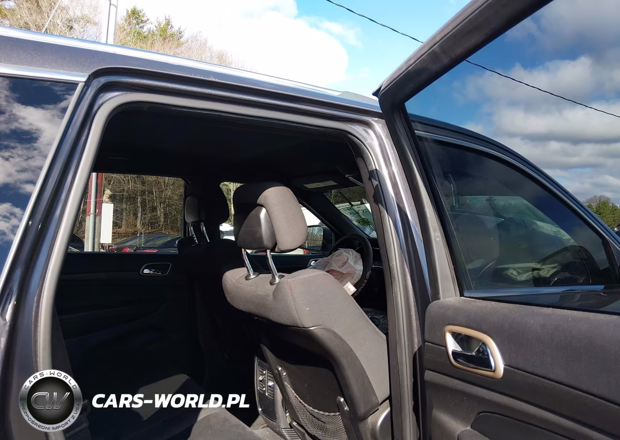 2015 Jeep Grand Cherokee Laredo VIN:1C4RJFAG7FC812342 - 8