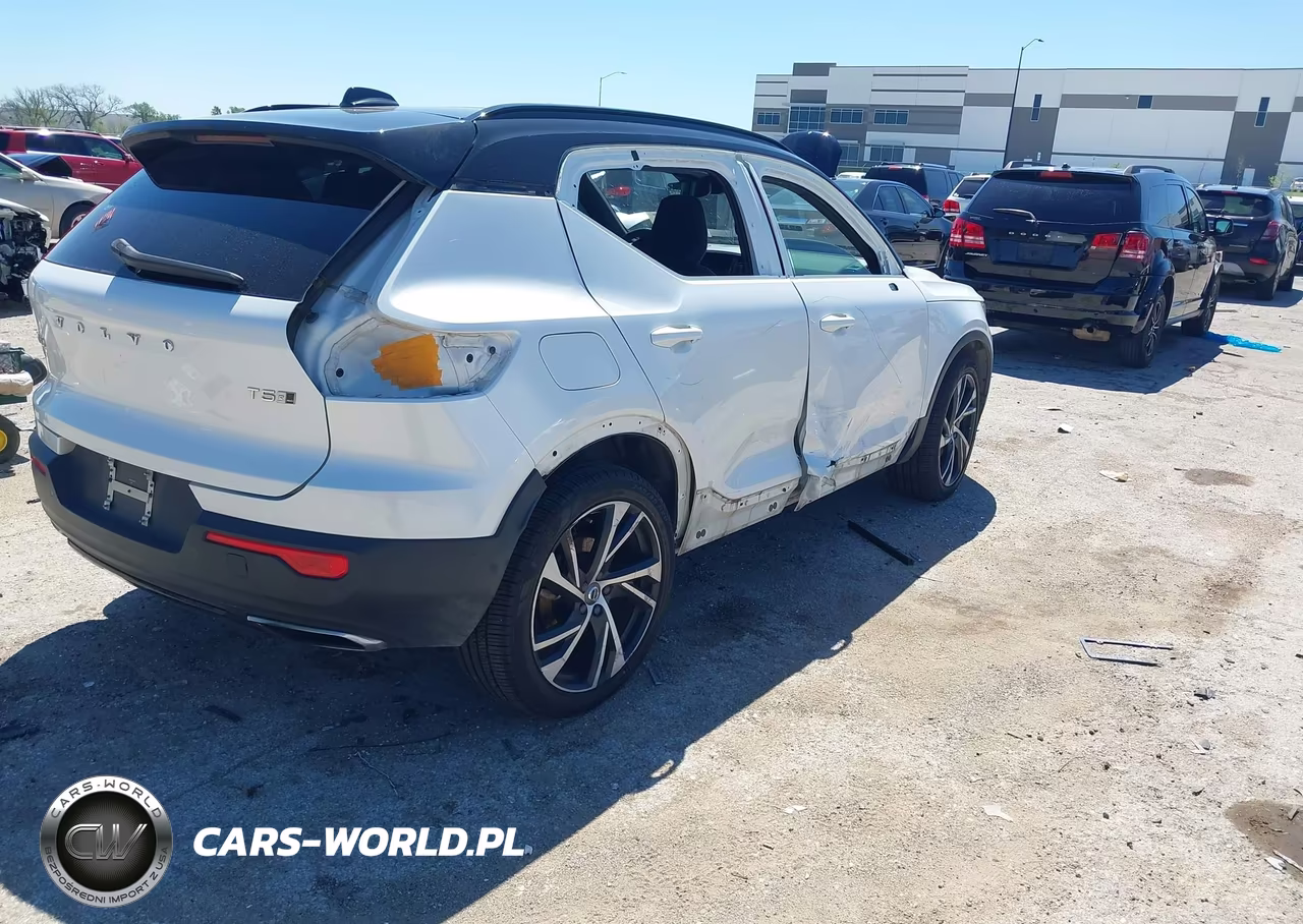 2019 Volvo Xc40 T5 R-Design VIN:YV4162UMXK2142646 - 4