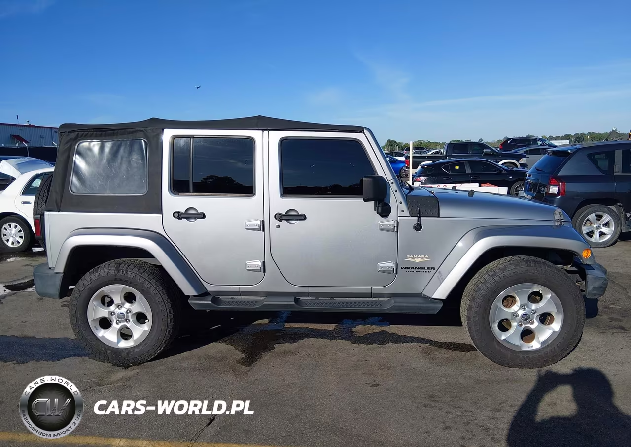 2014 Jeep Wrangler Unlimited Sahara VIN:1C4BJWEG0EL118702 - 13