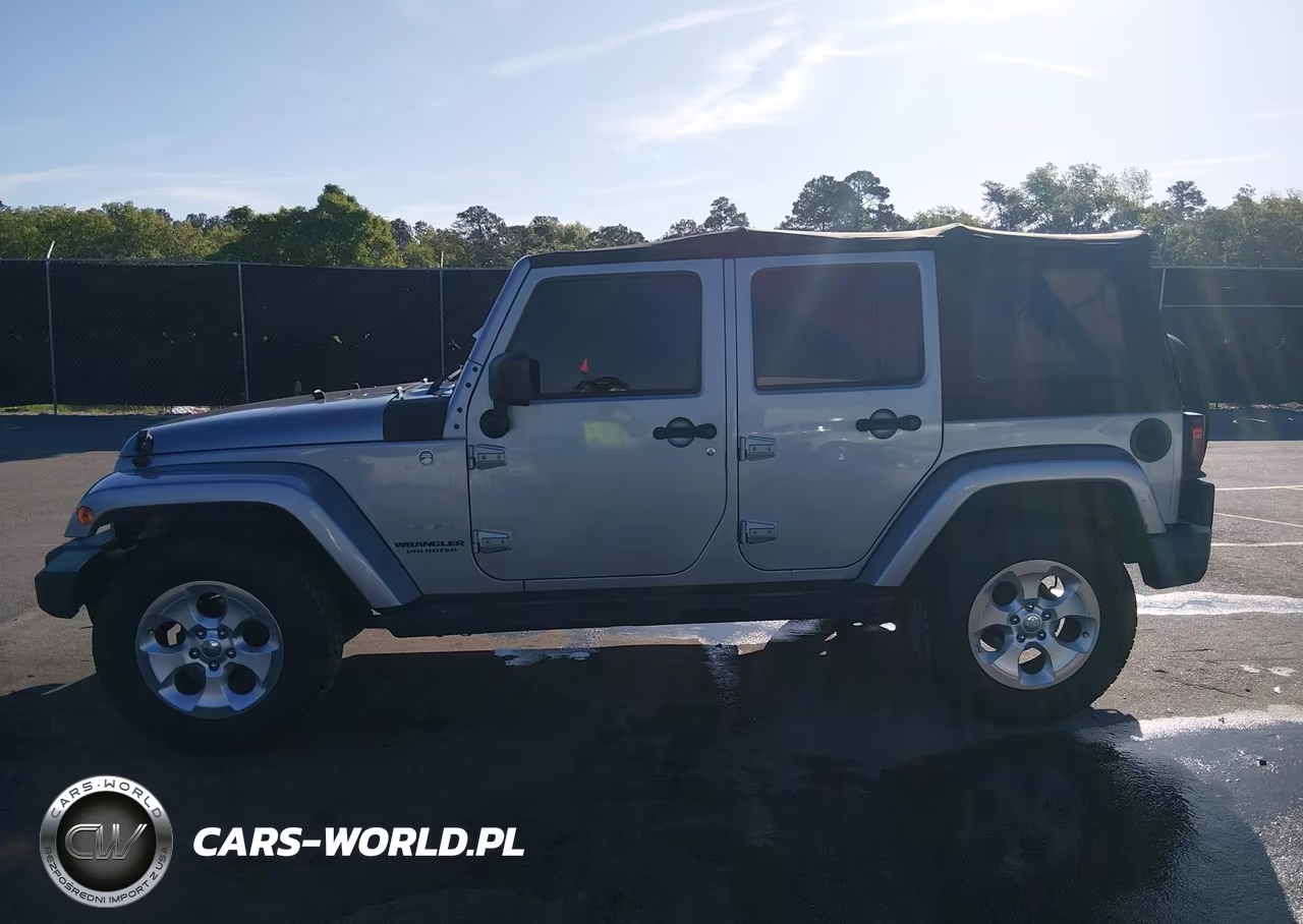 2014 Jeep Wrangler Unlimited Sahara VIN:1C4BJWEG0EL118702 - 14