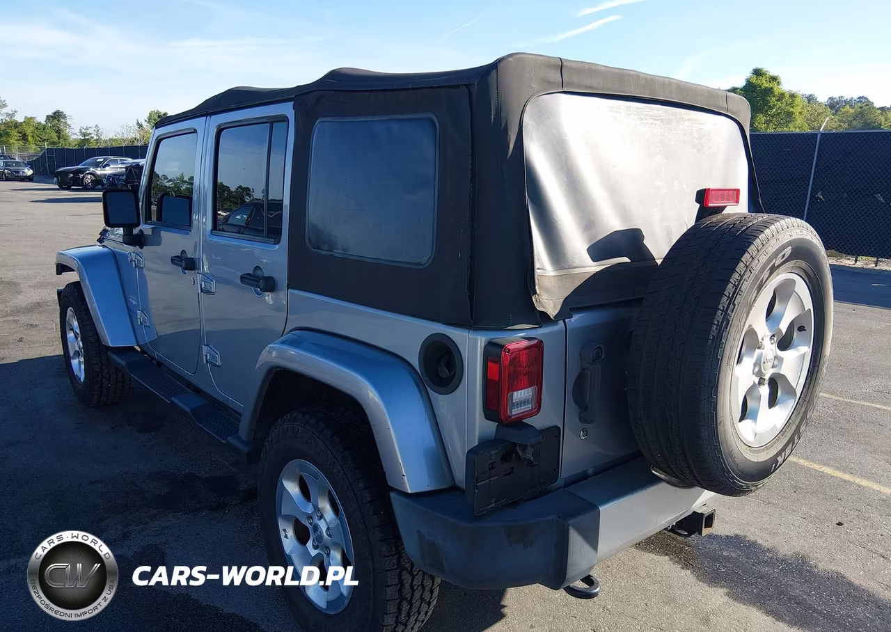 2014 Jeep Wrangler Unlimited Sahara VIN:1C4BJWEG0EL118702 - 3