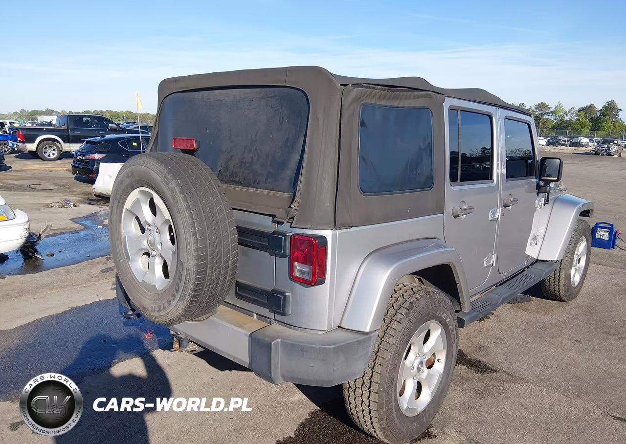 2014 Jeep Wrangler Unlimited Sahara VIN:1C4BJWEG0EL118702 - 4