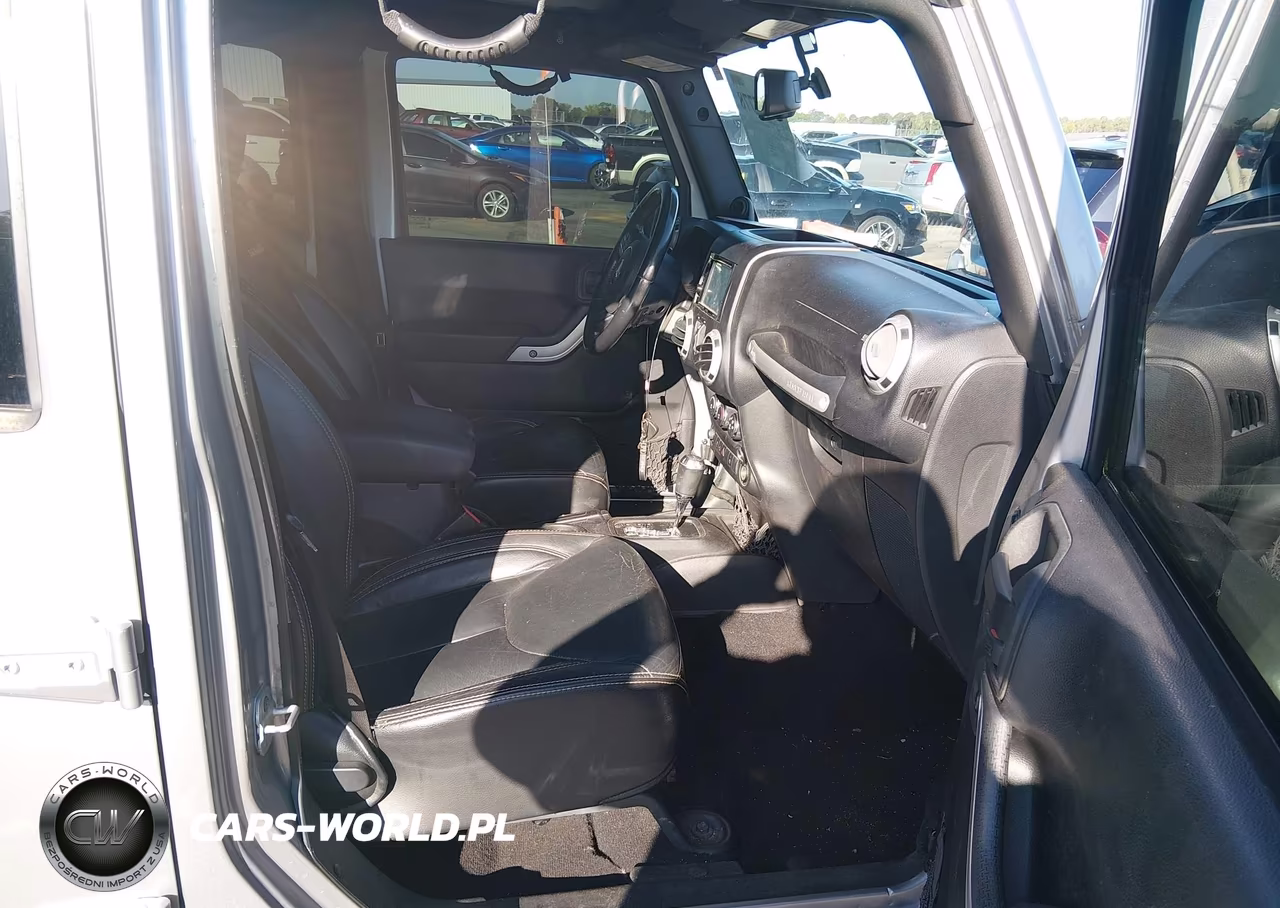 2014 Jeep Wrangler Unlimited Sahara VIN:1C4BJWEG0EL118702 - 5