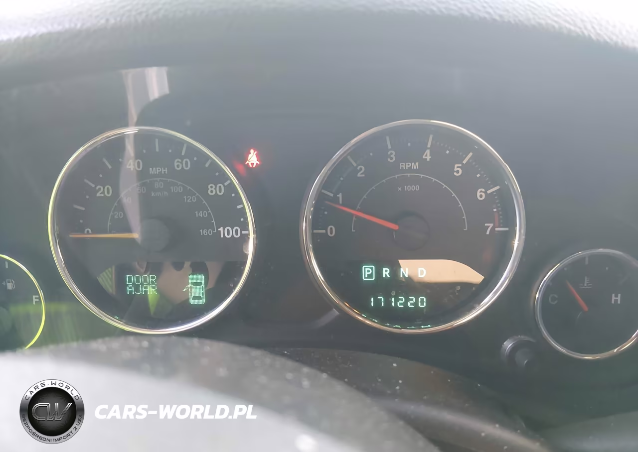 2014 Jeep Wrangler Unlimited Sahara VIN:1C4BJWEG0EL118702 - 7