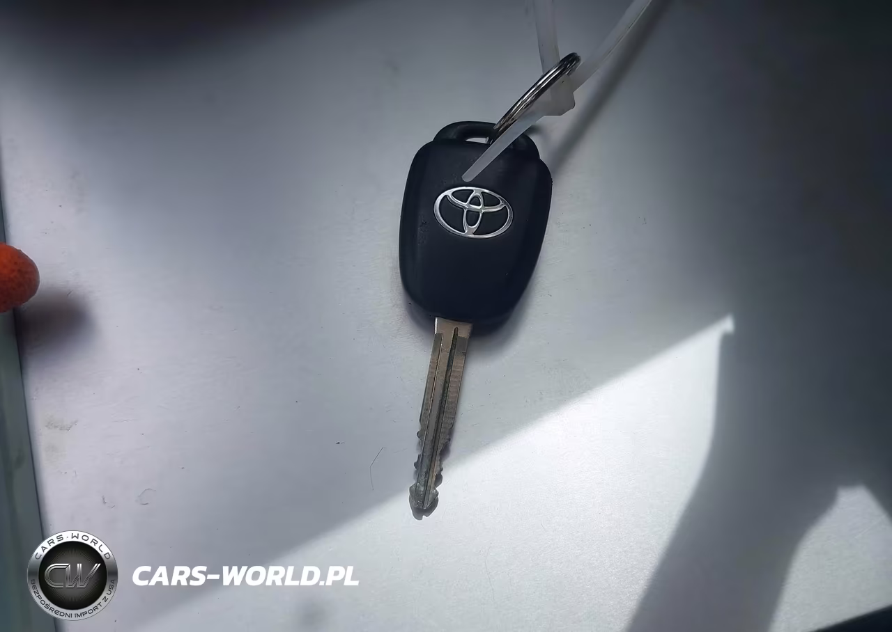 2019 Toyota Prius C L VIN:JTDKDTB38K1623241 - 11