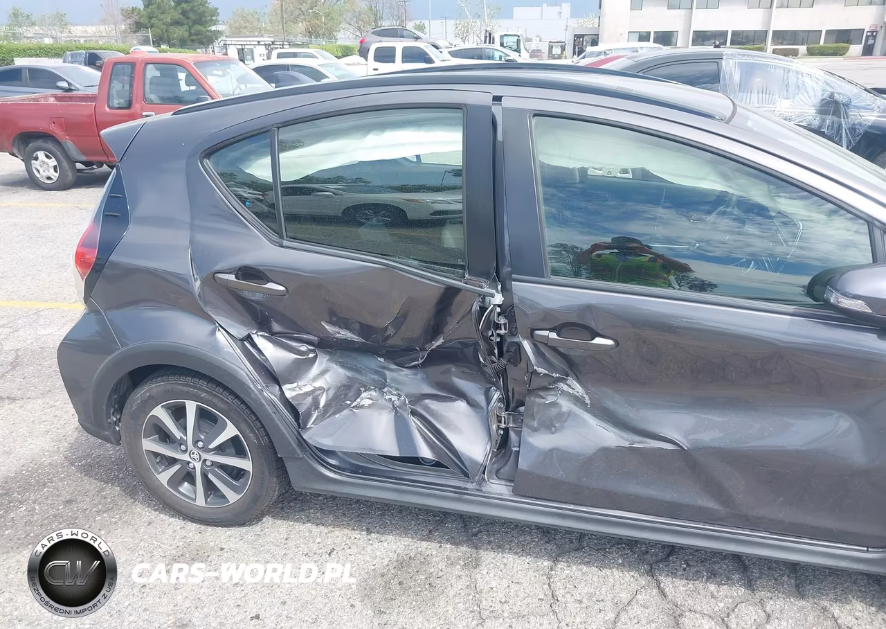 2019 Toyota Prius C L VIN:JTDKDTB38K1623241 - 6