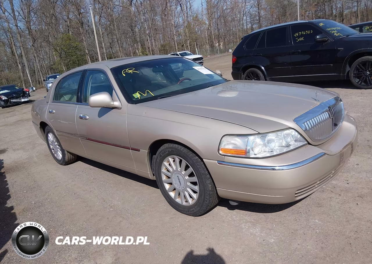 2005 Lincoln Town Car Signature Limited