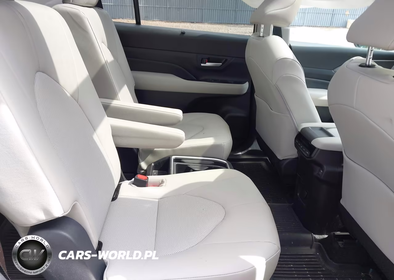 2026 Toyota Grand Highlander Xle VIN:5TDAAAB5XTS126769 - 8
