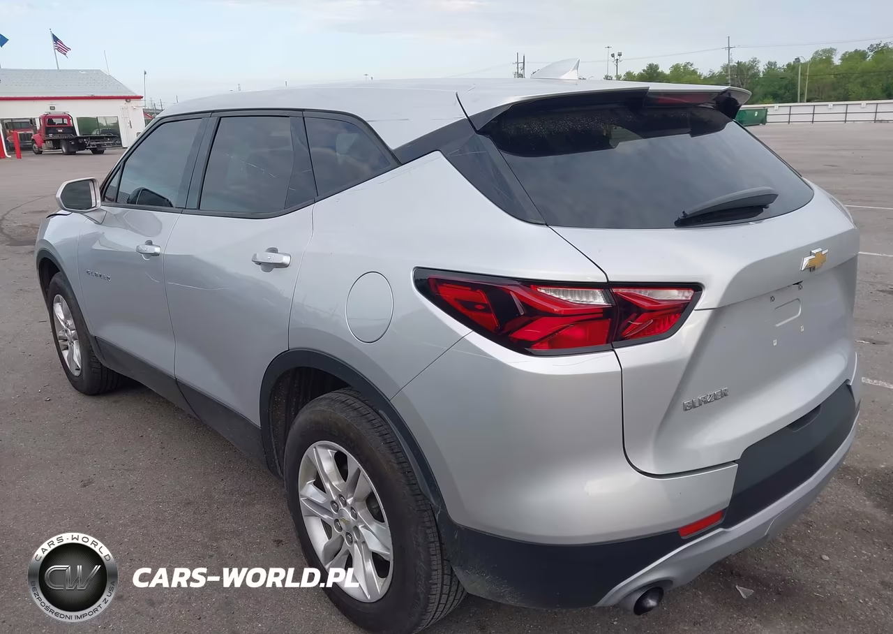2019 Chevrolet Blazer VIN:3GNKBBRA5KS697047 - 3