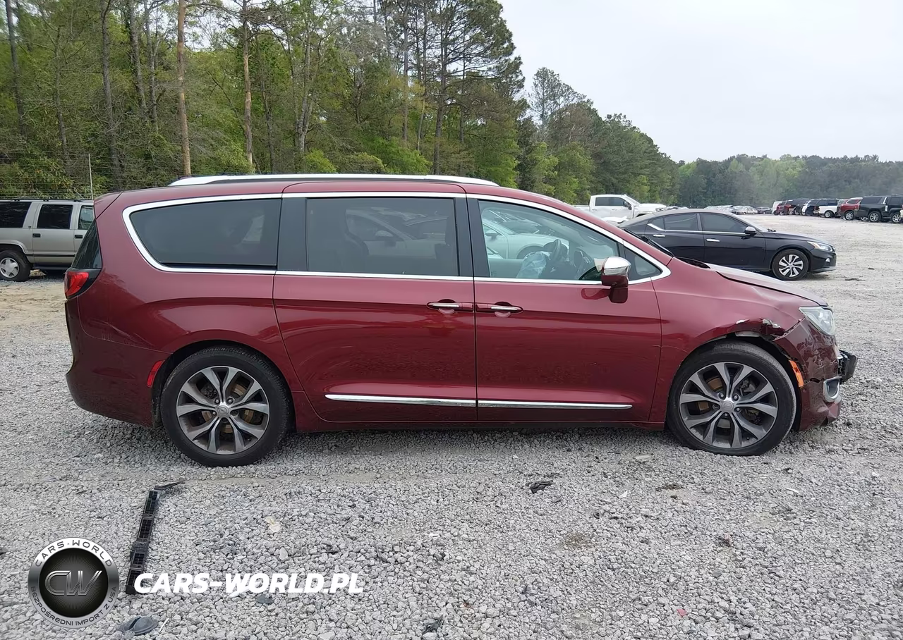 2018 Chrysler Pacifica Limited VIN:2C4RC1GG3JR100155 - 13