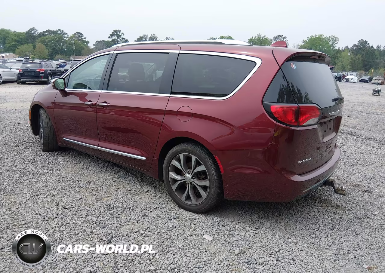2018 Chrysler Pacifica Limited VIN:2C4RC1GG3JR100155 - 3