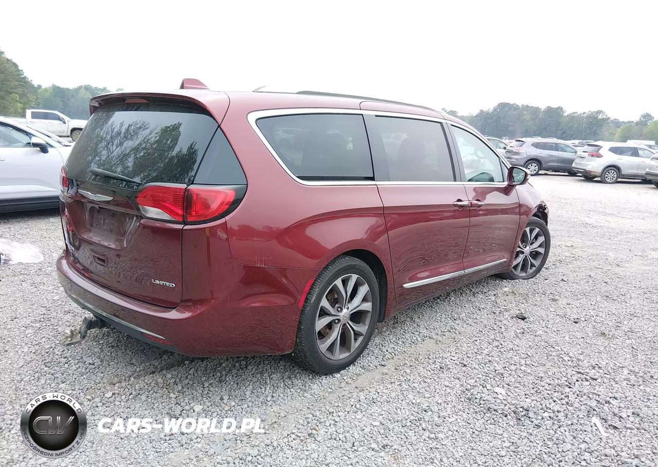 2018 Chrysler Pacifica Limited VIN:2C4RC1GG3JR100155 - 4