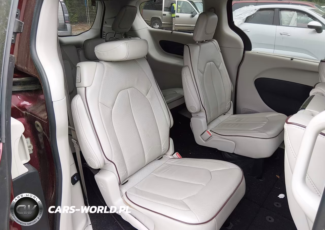 2018 Chrysler Pacifica Limited VIN:2C4RC1GG3JR100155 - 8