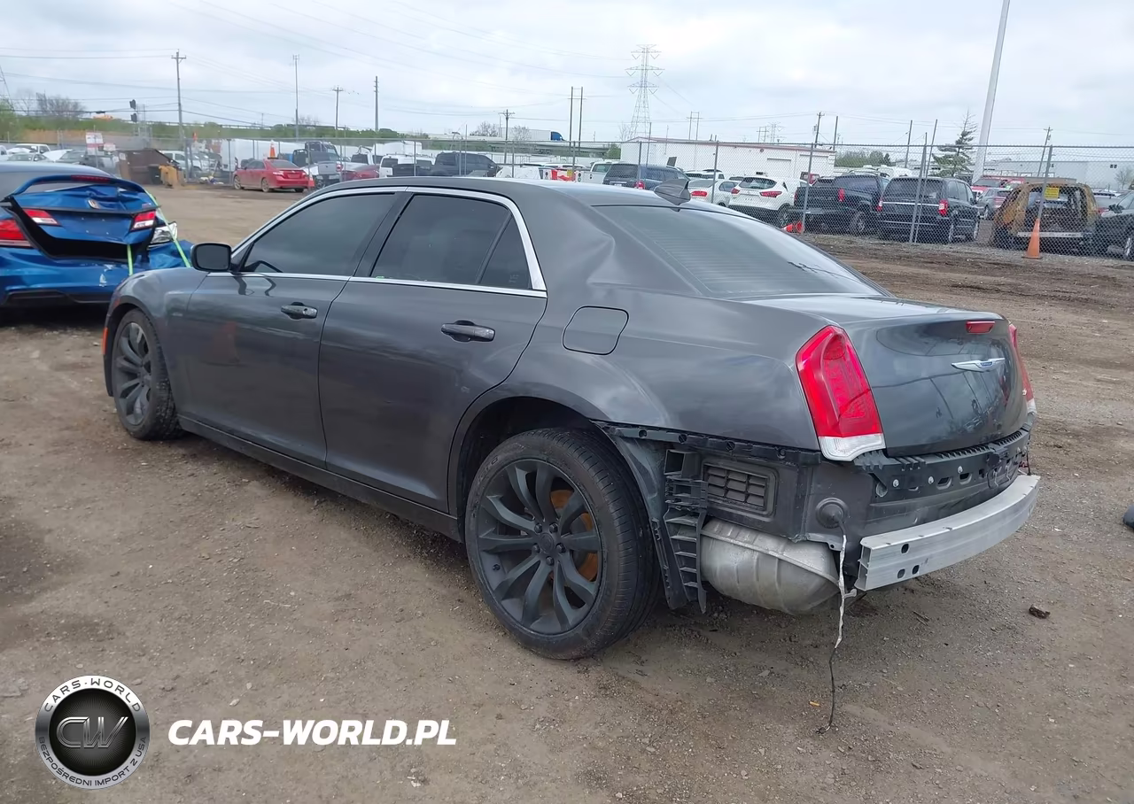 2021 Chrysler 300 Touring L VIN:2C3CCAAG9MH675969 - 3