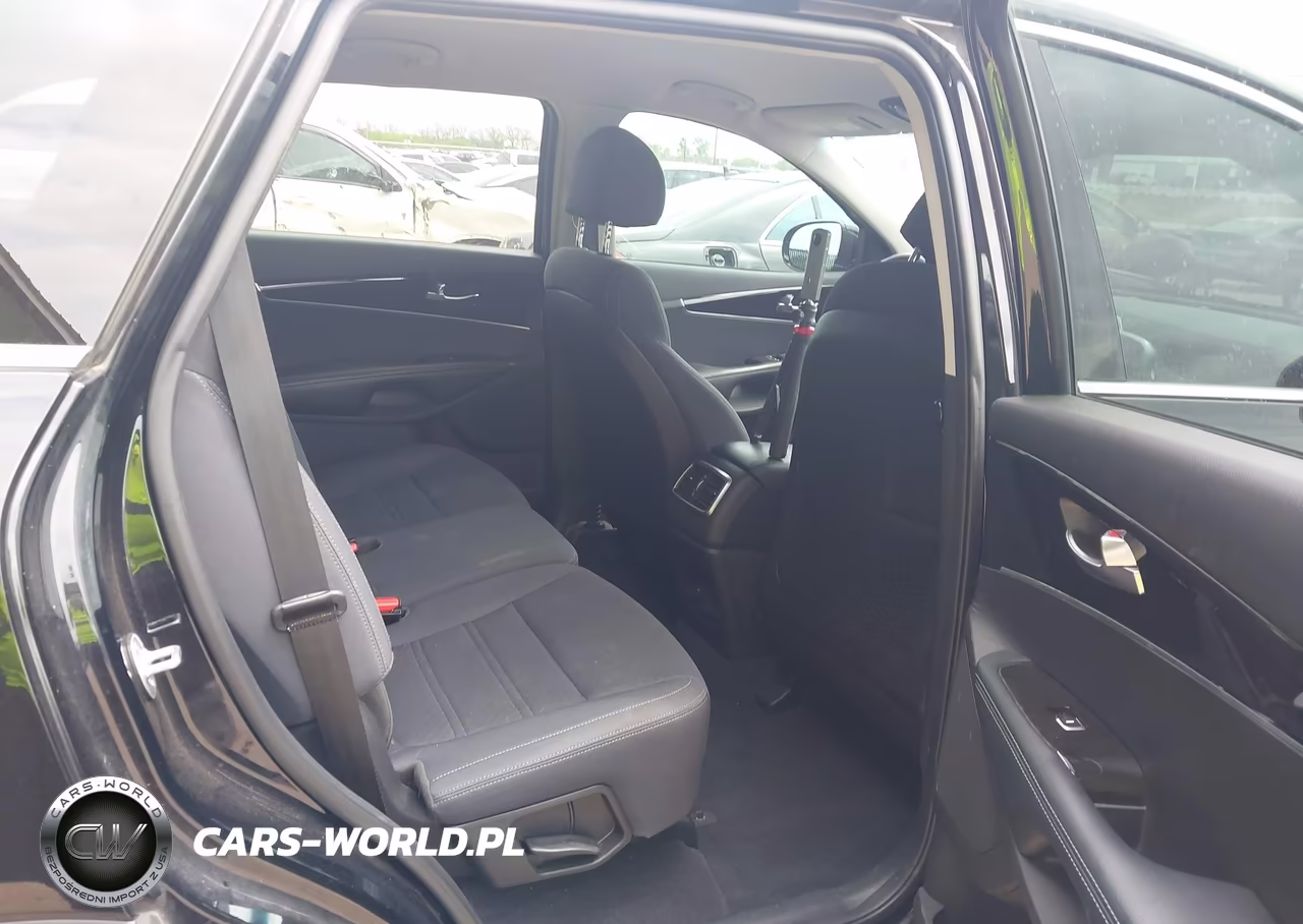 2018 Kia Sorento 2.4L L VIN:5XYPG4A3XJG414134 - 8