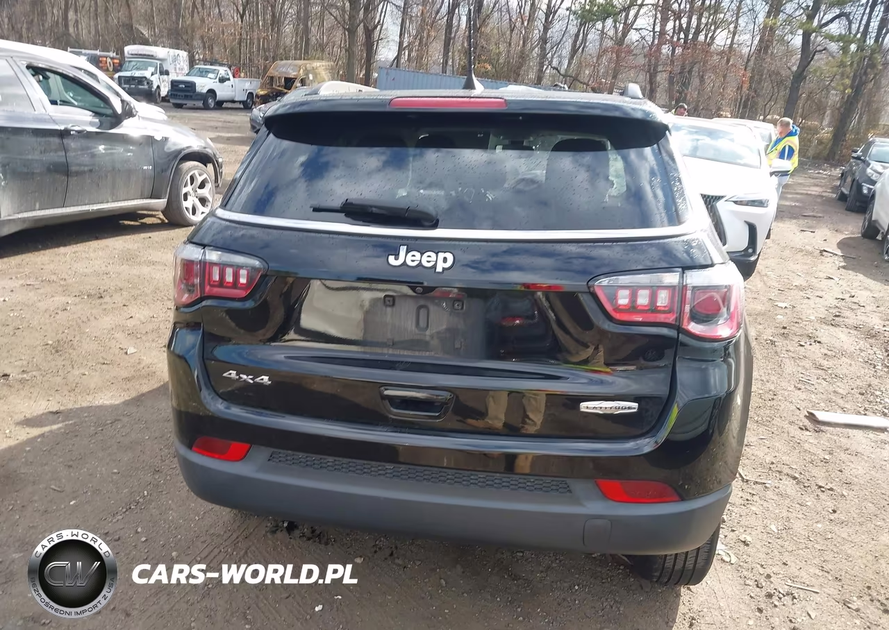 2018 Jeep Compass Latitude 4X4 VIN:3C4NJDBB6JT418432 - 16