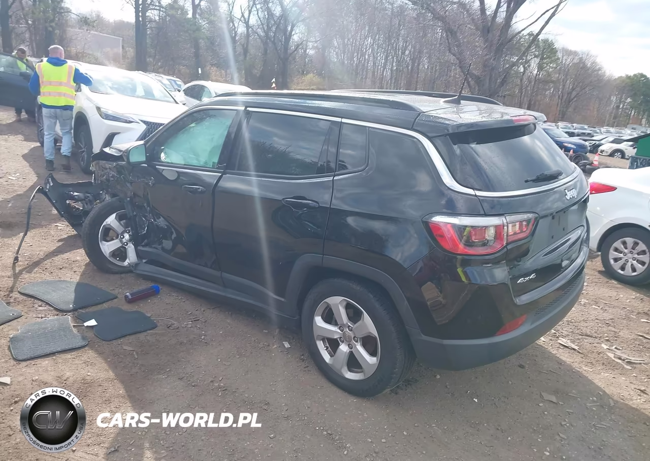2018 Jeep Compass Latitude 4X4 VIN:3C4NJDBB6JT418432 - 3